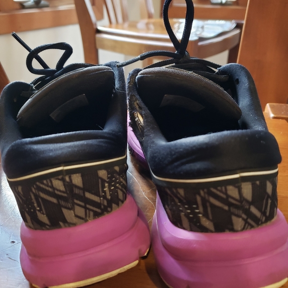 Brooks running shoes - Picture 3 of 8